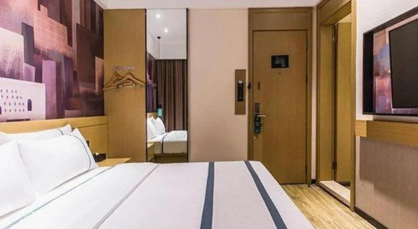 Bed in City Comfort Inn Liuzhou Wuling Liutai Road