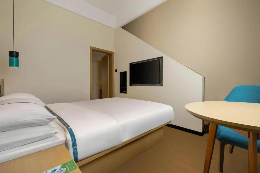 Bed in City Comfort Inn Liuzhou Wuling Liutai Road