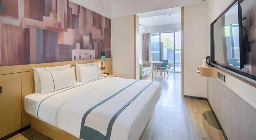 Bed in City Comfort Inn Liuzhou Wuling Liutai Road