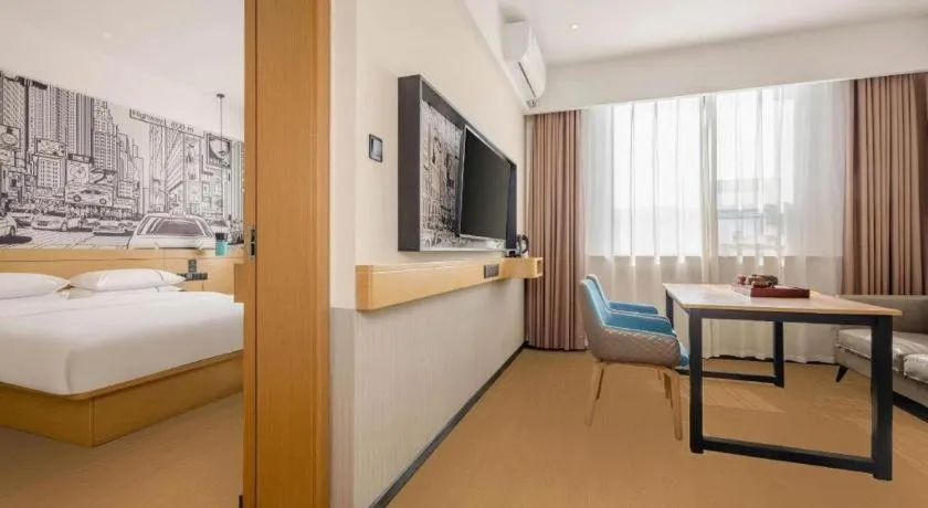 Bed in City Comfort Inn Liuzhou Wuling Liutai Road