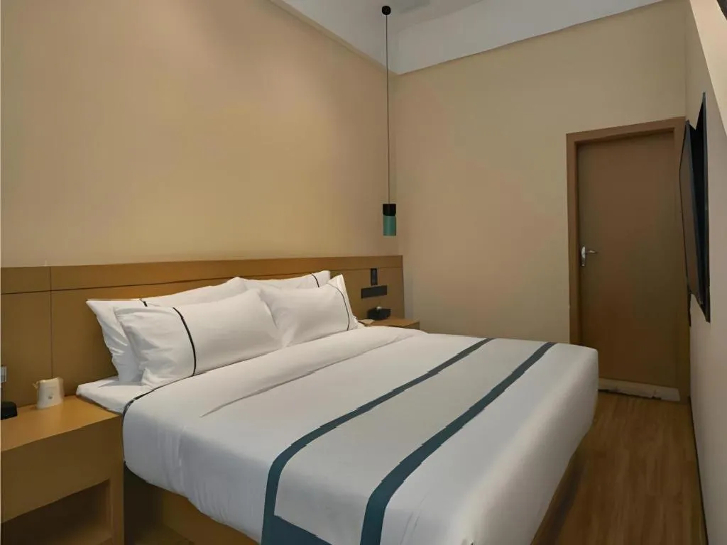 Bed in City Comfort Inn Liuzhou Wuling Liutai Road