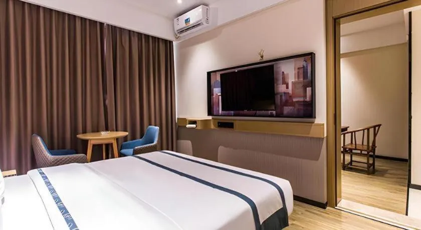 Bed in City Comfort Inn Liuzhou Wuling Liutai Road