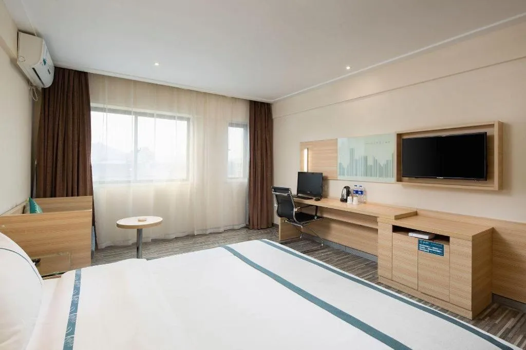 Bed in City Comfort Inn Changsha Yuelu Mountain Hunan University Central South University