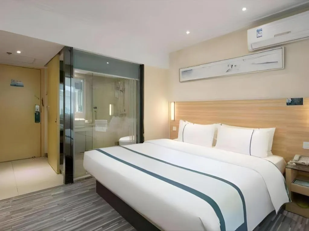 Bed in City Comfort Inn Changsha Yuelu Mountain Hunan University Central South University