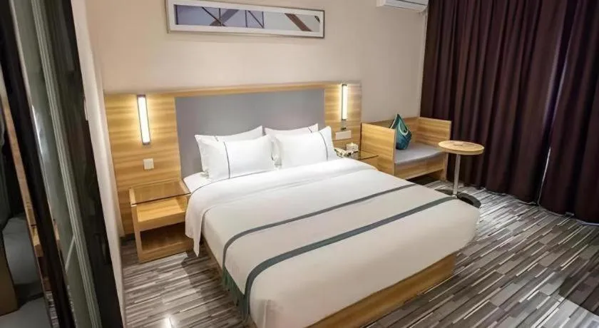 Bed in City Comfort Inn Changsha Yuelu Mountain Hunan University Central South University