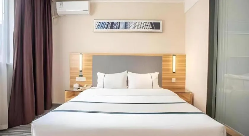 Bed in City Comfort Inn Changsha Yuelu Mountain Hunan University Central South University