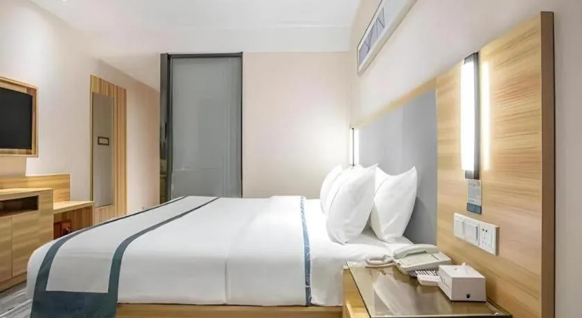 Bed in City Comfort Inn Changsha Yuelu Mountain Hunan University Central South University