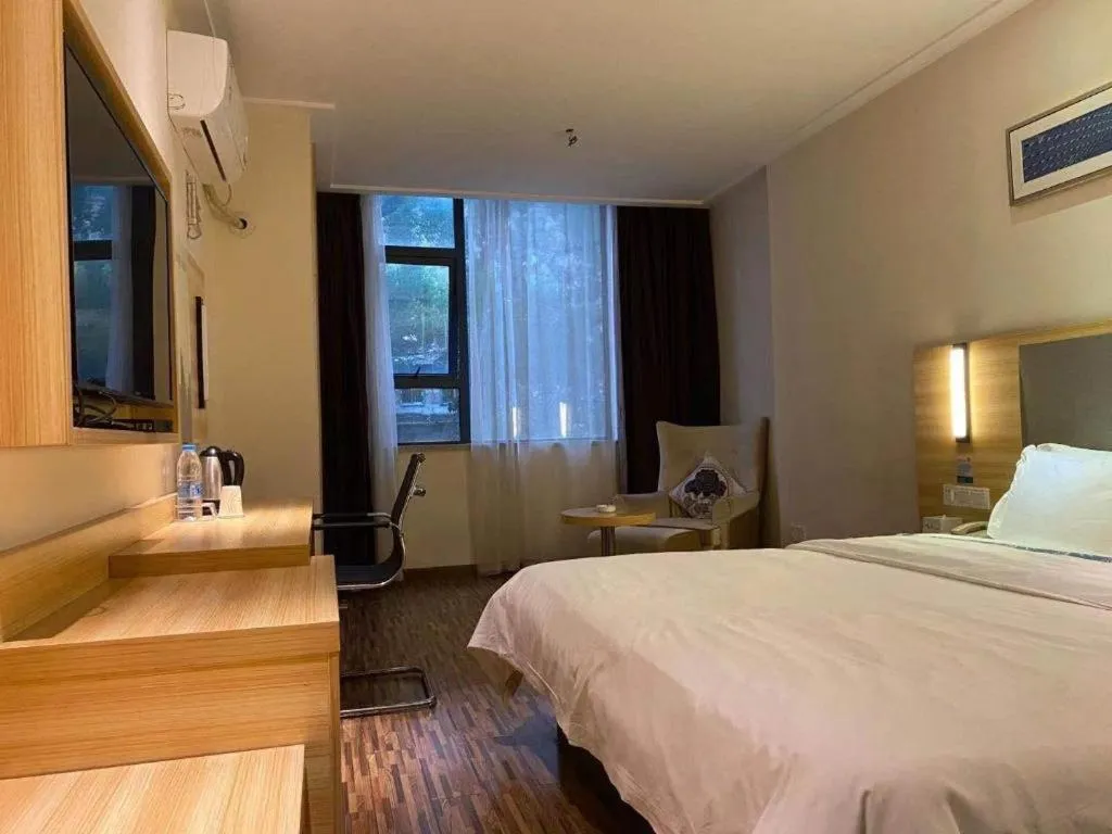 Bed in City Comfort Inn Changsha Yuelu Mountain Hunan University Central South University