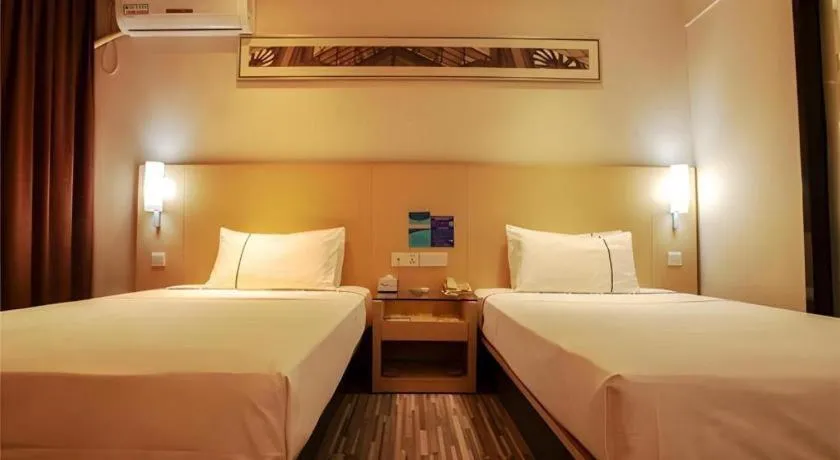 Bed in City Comfort Inn Hechi Yizhou Bus Terminal