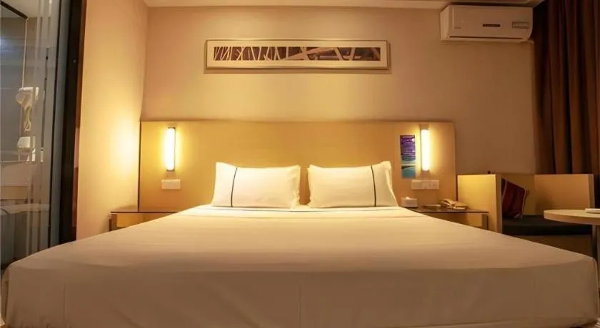 Bed in City Comfort Inn Hechi Yizhou Bus Terminal