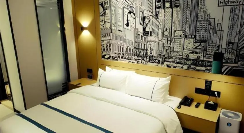 Bed in City Comfort Inn Meishan Wanda Plaza