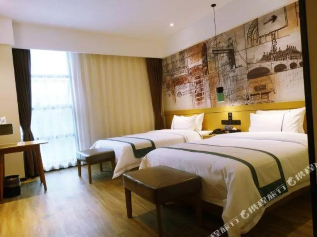 Bed in City Comfort Inn Meishan Wanda Plaza