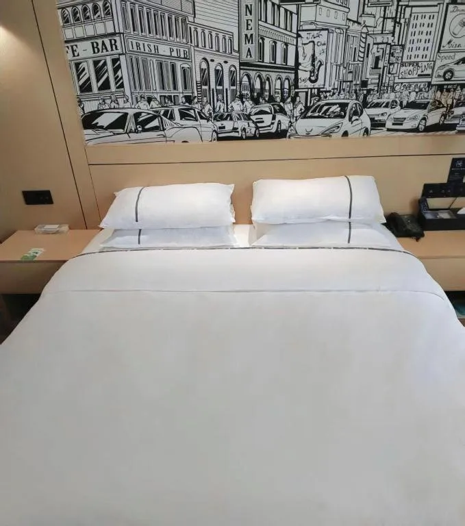 Bed in City Comfort Inn Meishan Wanda Plaza