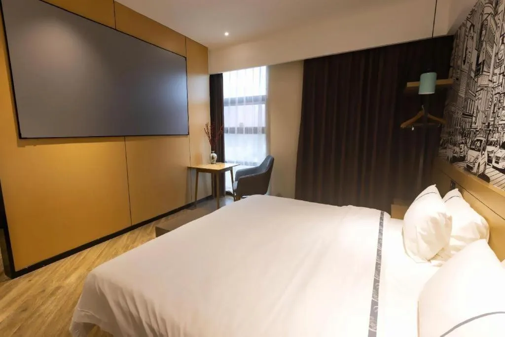 Bed in City Comfort Inn Meishan Wanda Plaza