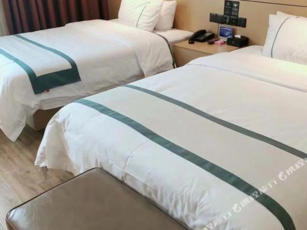 Bed in City Comfort Inn Meishan Wanda Plaza