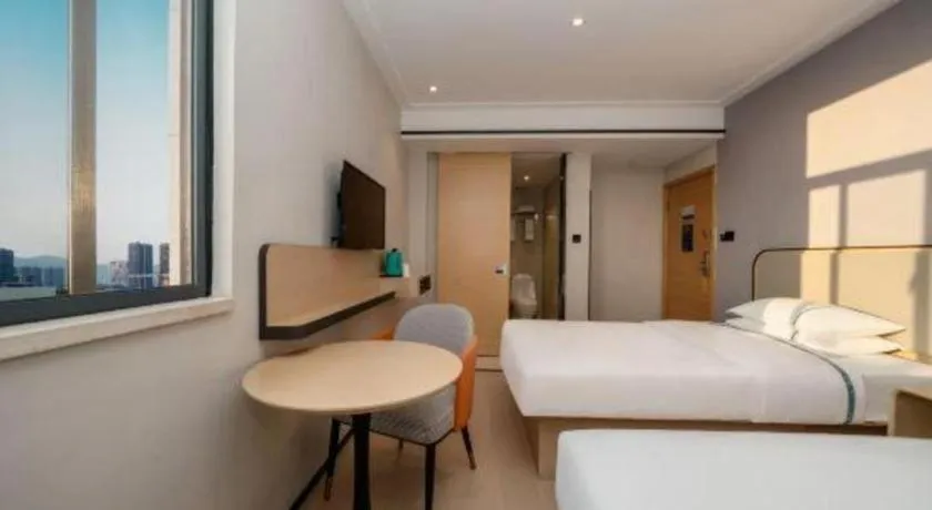 Bed in City Comfort Inn Guilin North High Speed Railway Station Square