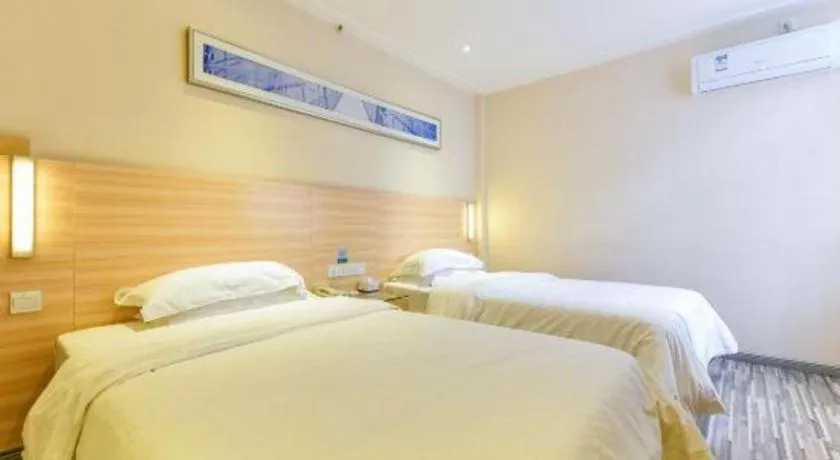 Bed in City Comfort Inn Guilin North High Speed Railway Station Square