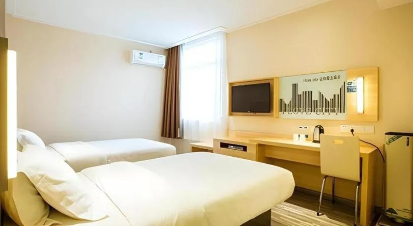 Bed in City Comfort Inn Guilin North High Speed Railway Station Square