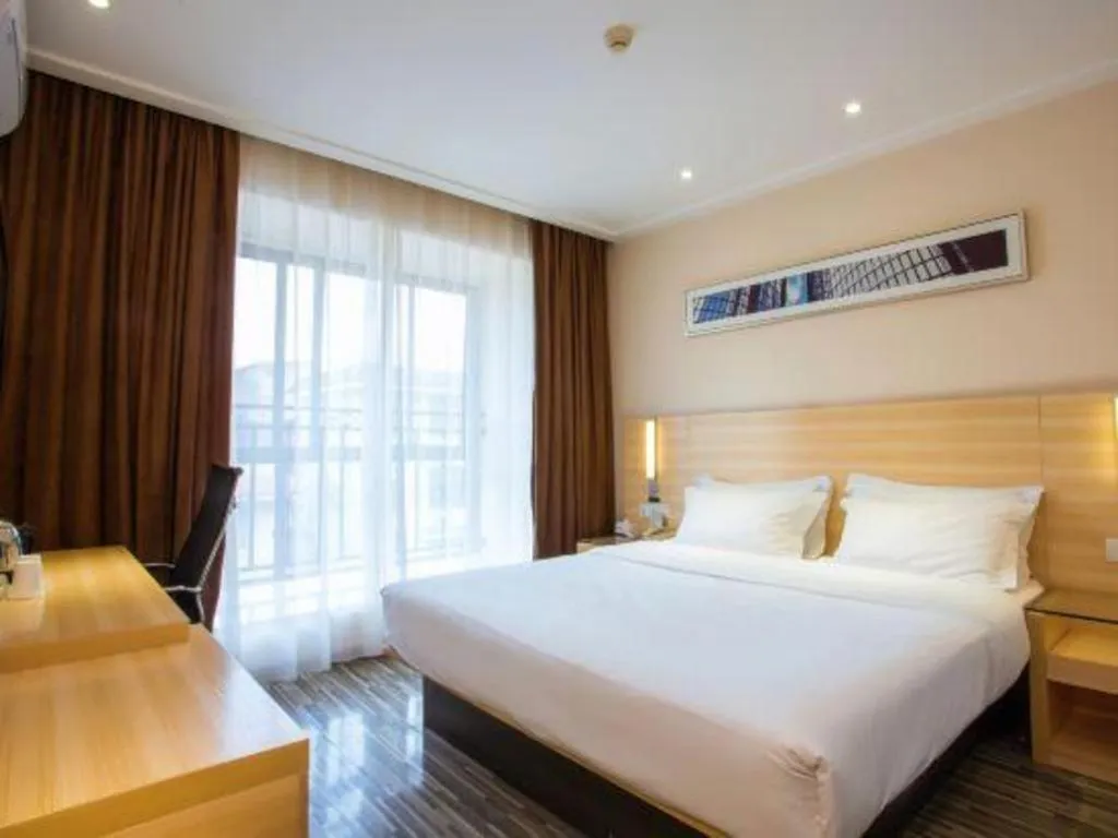Bed in City Comfort Inn Guilin North High Speed Railway Station Square