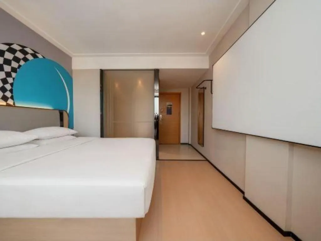 Bed in City Comfort Inn Guilin North High Speed Railway Station Square