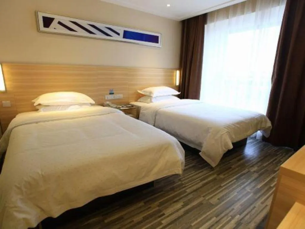 Bed in City Comfort Inn Guilin North High Speed Railway Station Square