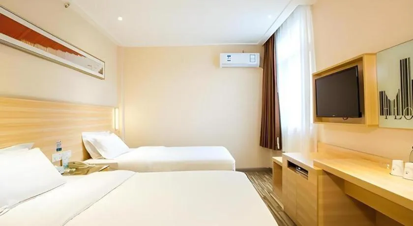 Bed in City Comfort Inn Guilin North High Speed Railway Station Square