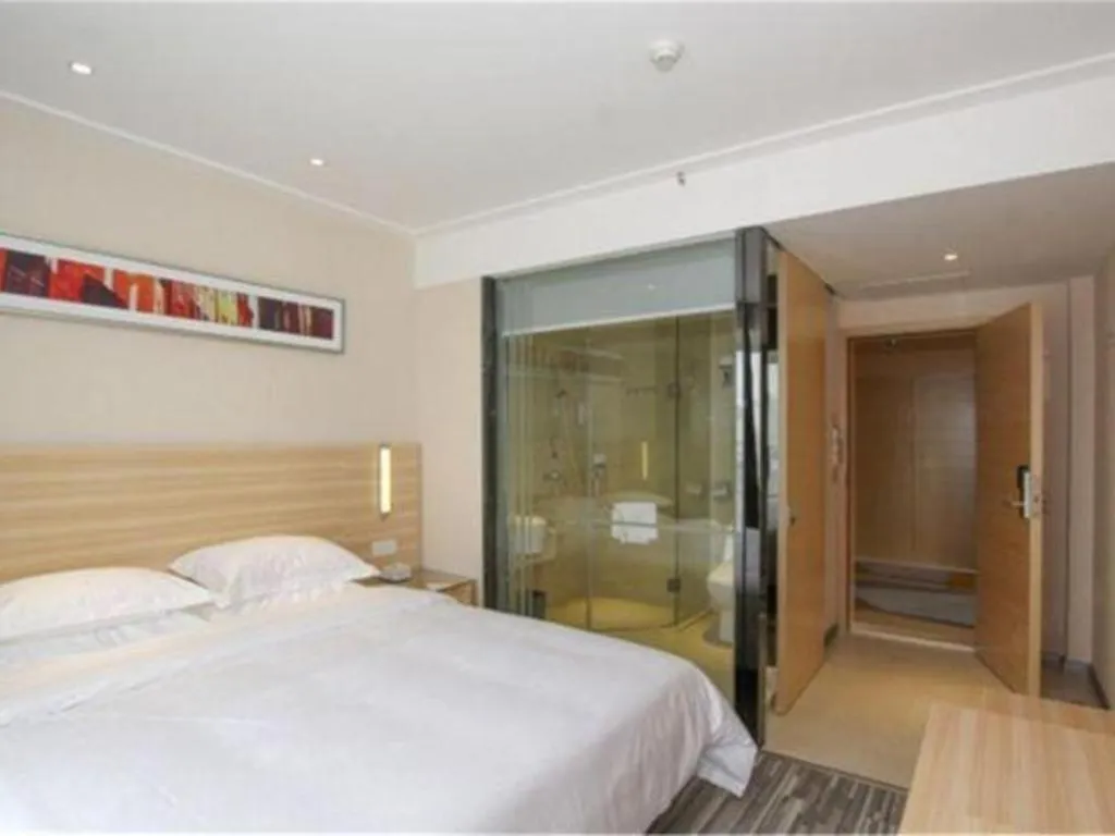 Bed in City Comfort Inn Guilin North High Speed Railway Station Square