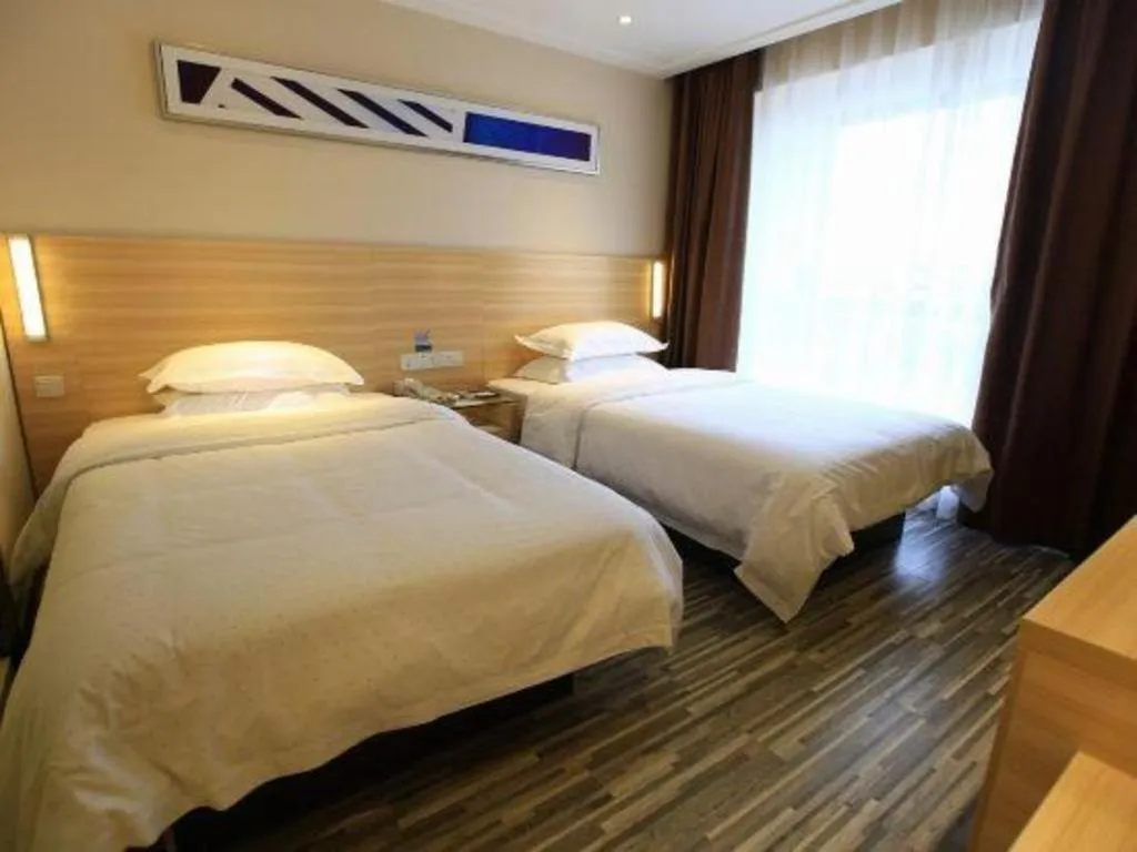 Bed in City Comfort Inn Guilin North High Speed Railway Station Square