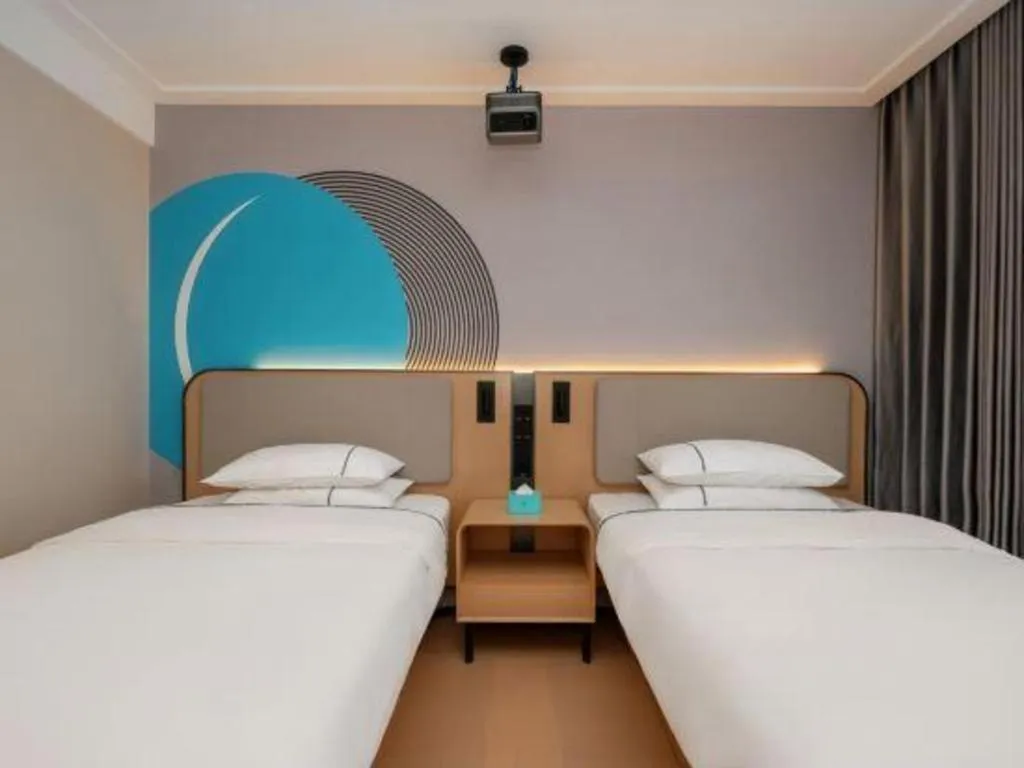 Bed in City Comfort Inn Guilin North High Speed Railway Station Square