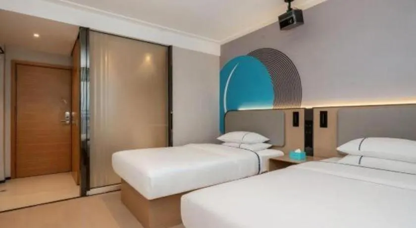 Bed in City Comfort Inn Guilin North High Speed Railway Station Square