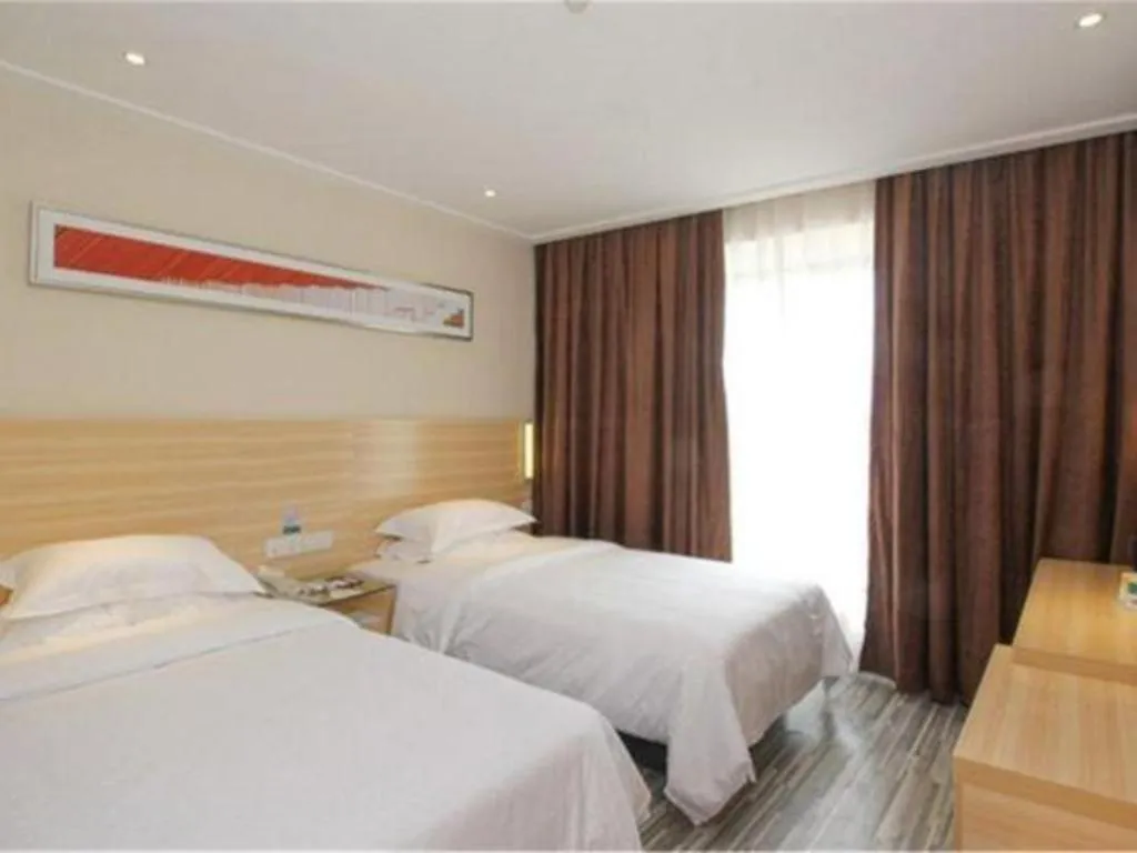 Bed in City Comfort Inn Guilin North High Speed Railway Station Square