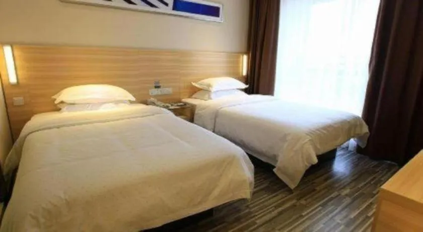 Bed in City Comfort Inn Guilin North High Speed Railway Station Square