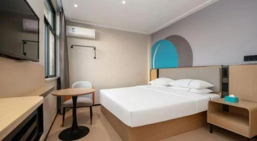 Bed in City Comfort Inn Guilin North High Speed Railway Station Square