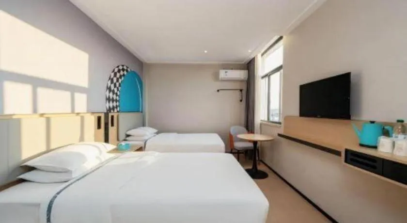 Bed in City Comfort Inn Guilin North High Speed Railway Station Square