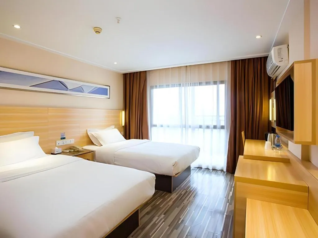 Bed in City Comfort Inn Guilin North High Speed Railway Station Square