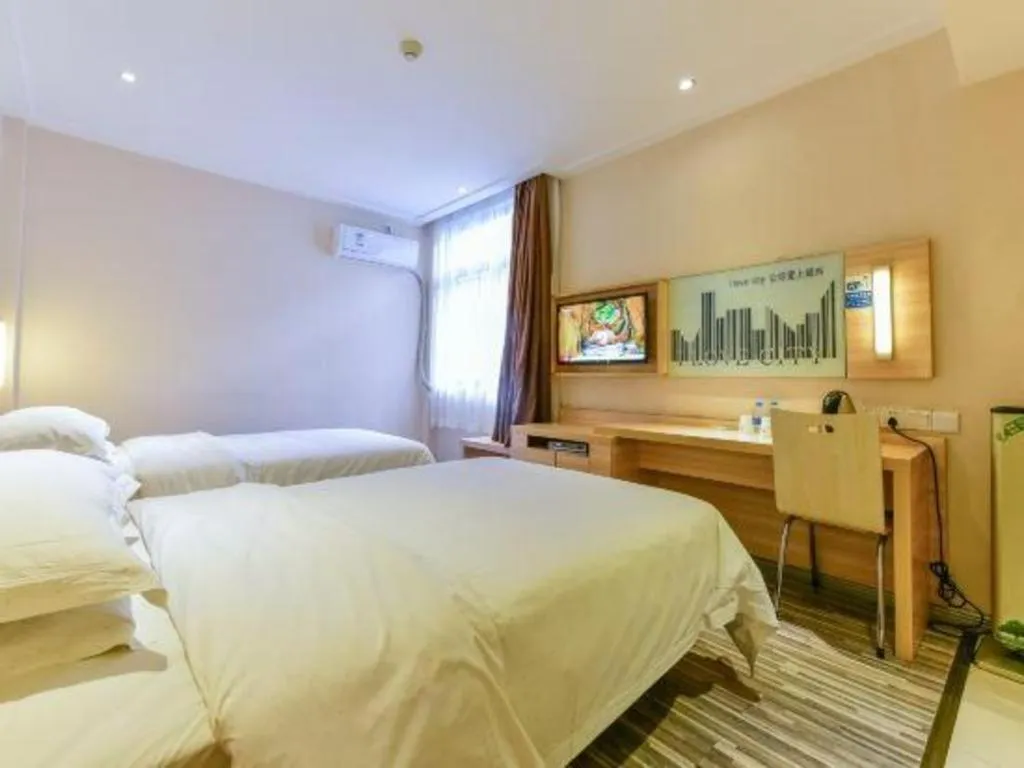 Bed in City Comfort Inn Guilin North High Speed Railway Station Square