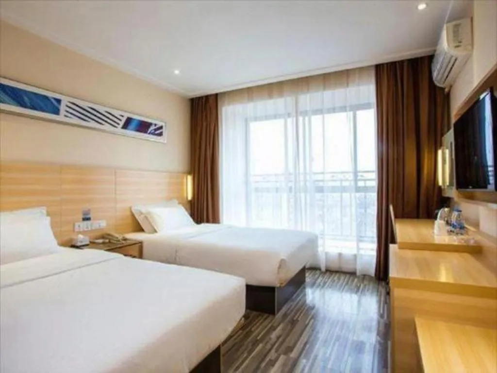 Bed in City Comfort Inn Guilin North High Speed Railway Station Square