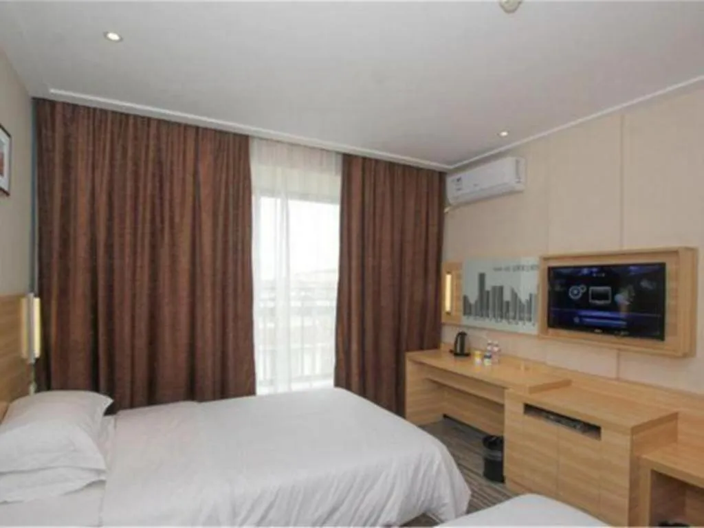 Bed in City Comfort Inn Guilin North High Speed Railway Station Square