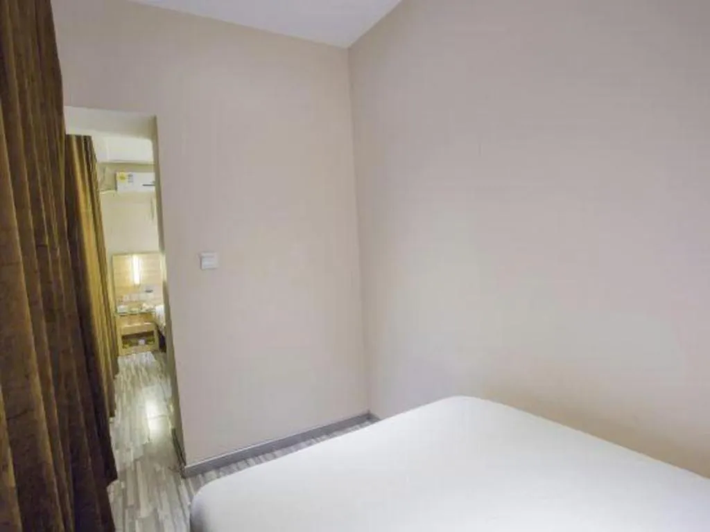Bed in City Comfort Inn Hechi Bama Shouxiang Avenue