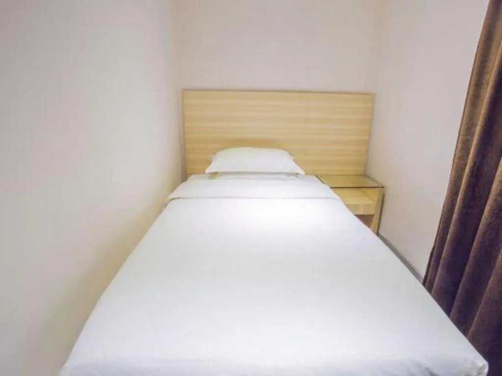 Bed in City Comfort Inn Hechi Bama Shouxiang Avenue
