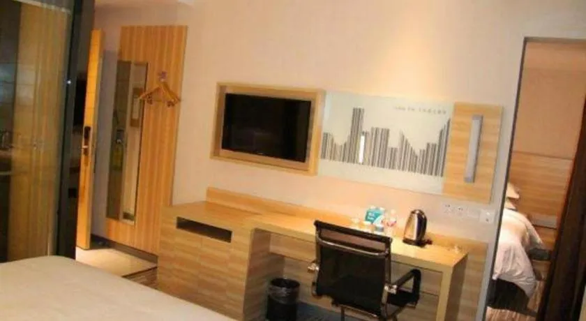 Bed in City Comfort Inn Hechi Bama Shouxiang Avenue