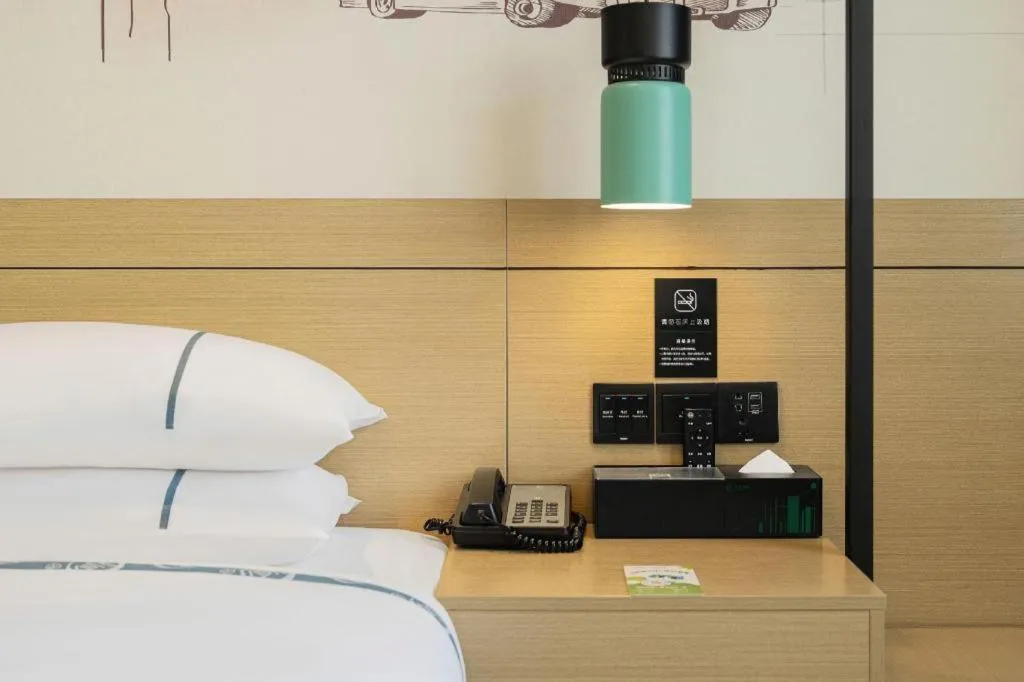 Bed in City Comfort Inn Shanwei Luhe