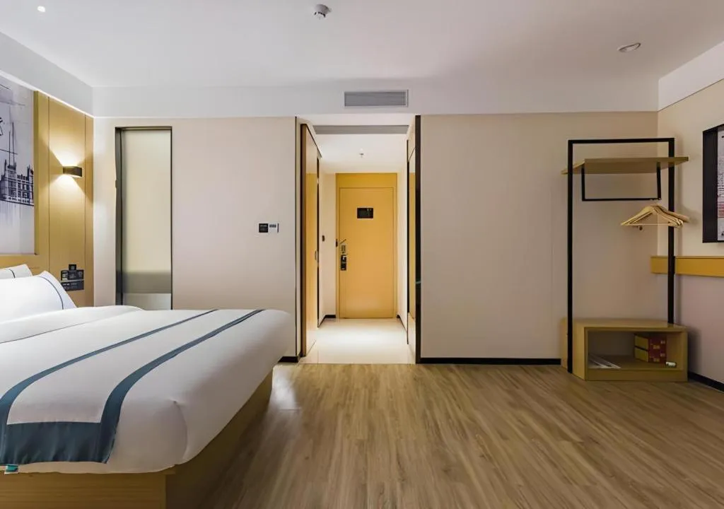 Bed in City Comfort Inn Shanwei Luhe