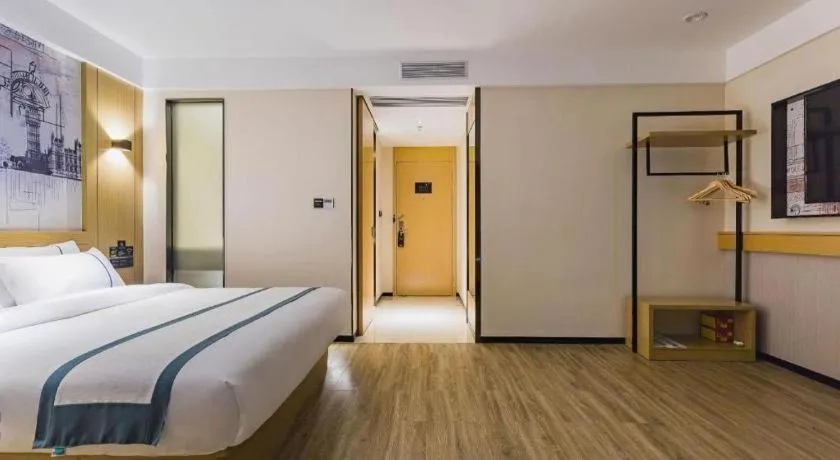 Bed in City Comfort Inn Shanwei Luhe