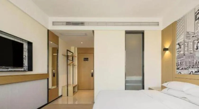 Bed in City Comfort Inn Shanwei Luhe