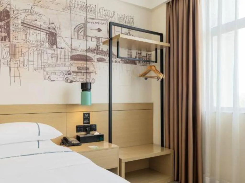 Bed in City Comfort Inn Shanwei Luhe