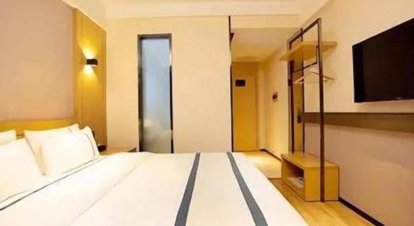 Bed in City Comfort Inn Shanwei Luhe