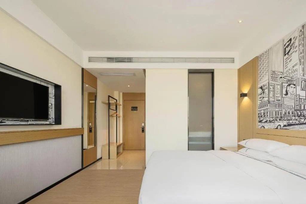 Bed in City Comfort Inn Shanwei Luhe