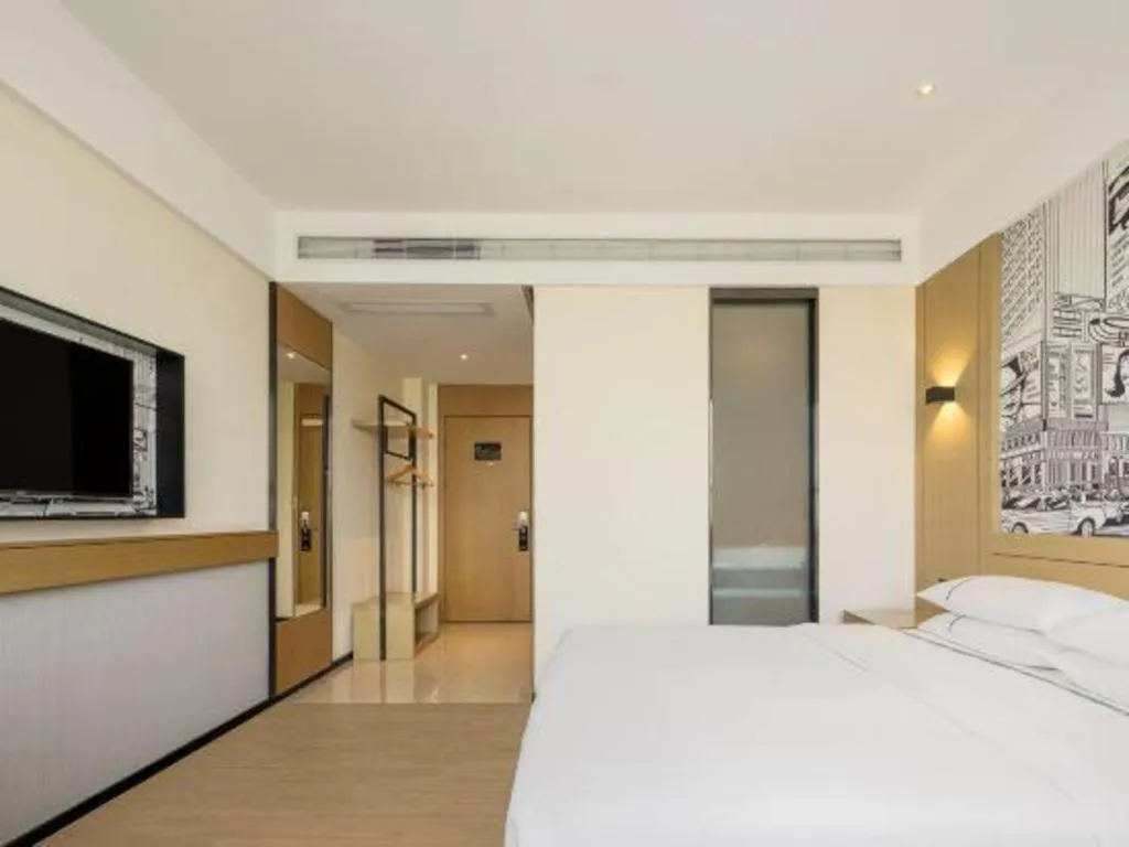 Bed in City Comfort Inn Shanwei Luhe