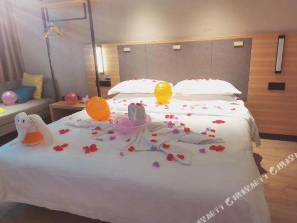 Bed in City Comfort Inn Chongqing Shiqiao Plaza Metro Station